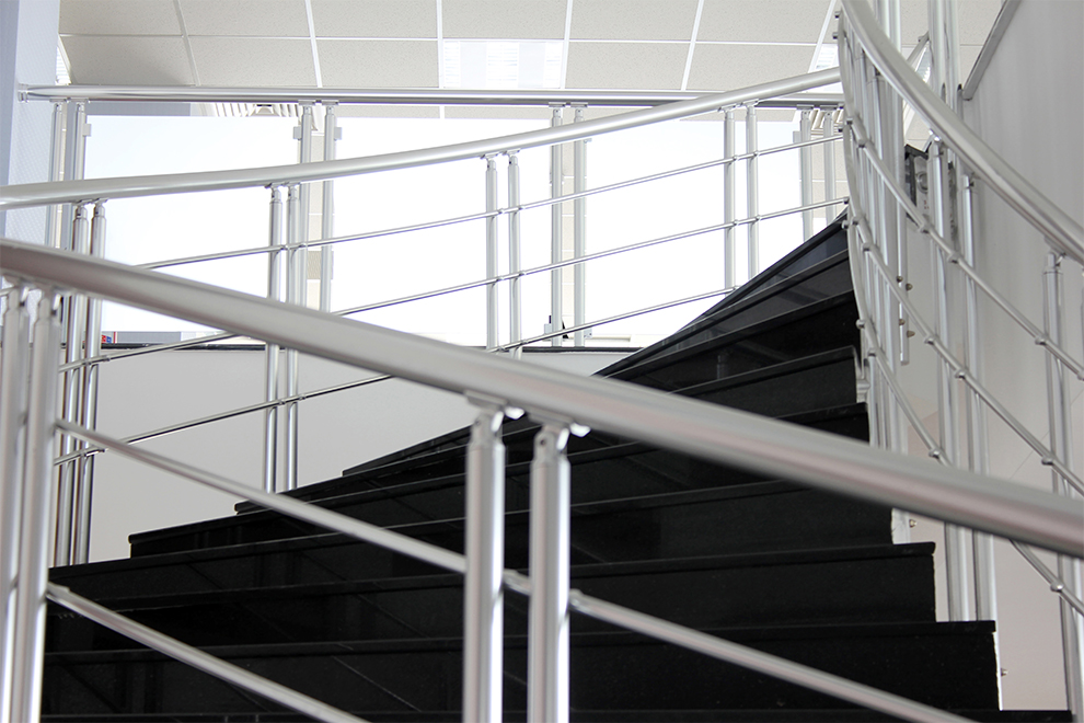 Elegant and Safe Designs with Aluminum Handrail Systems